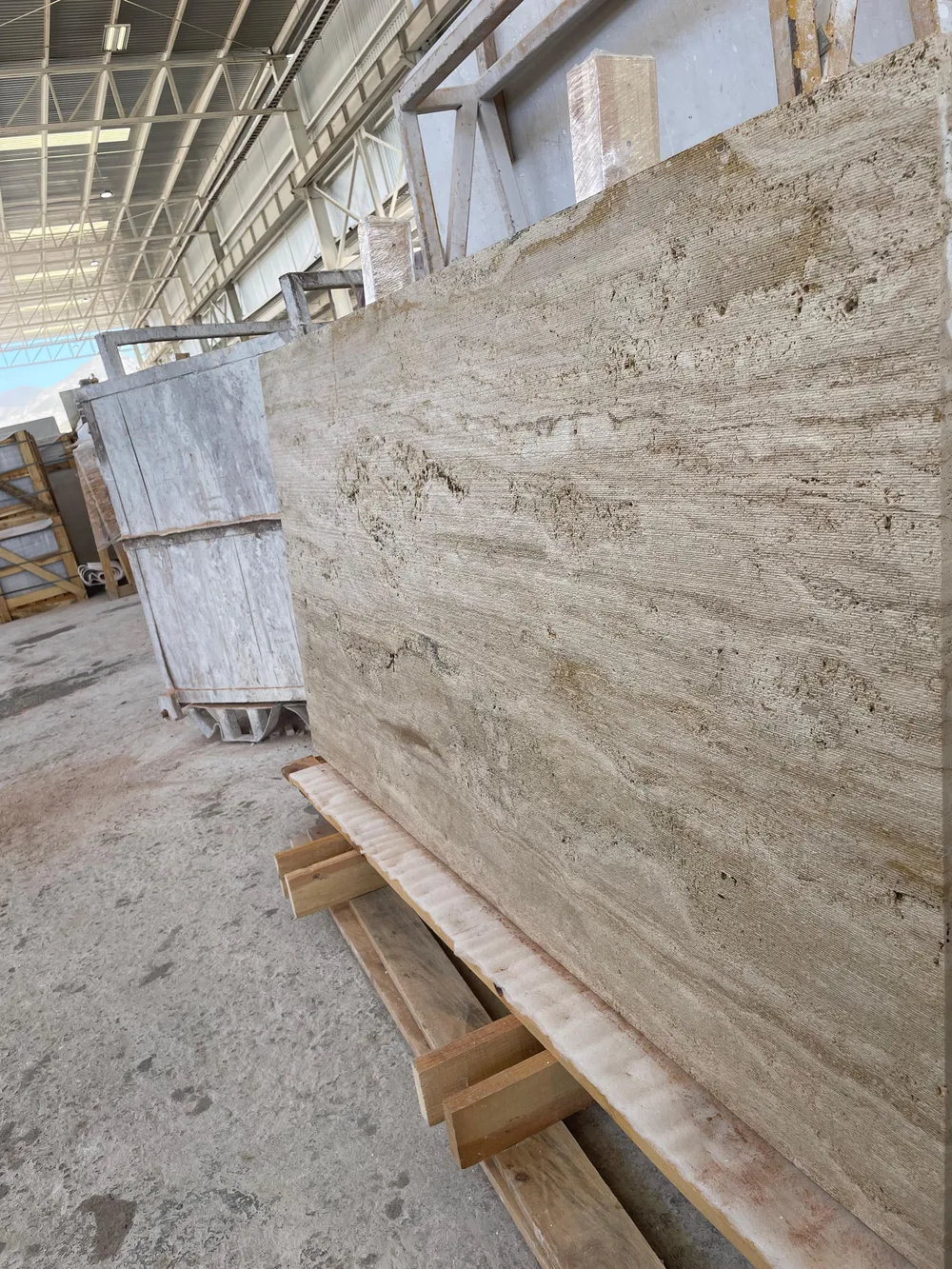 Combed slab at the factory