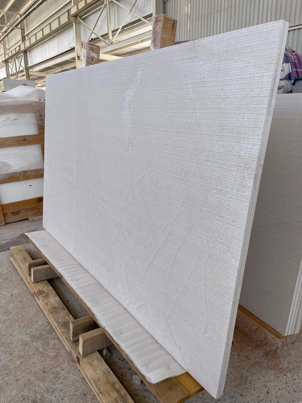 Combed white limestone slab