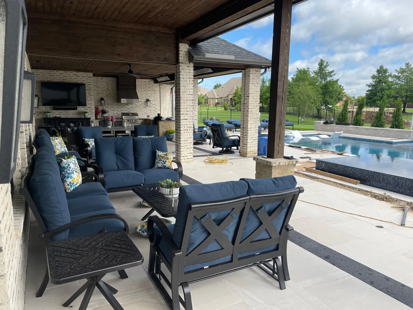 Pool & deck — Crema Paloma