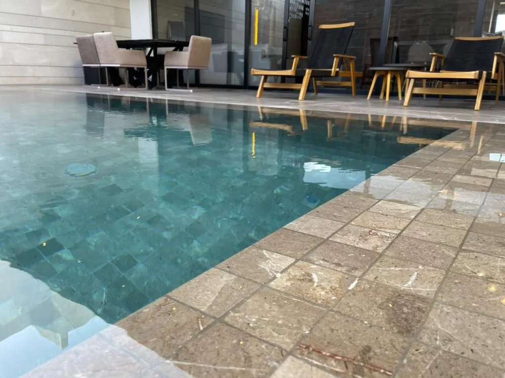 Pool & deck — Sable